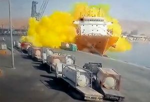 Spremnik klora pao s brodske dizalice i stvorio žuti oblak koji je ubio 12 ljudi!