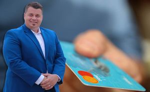 NOVI DOKAZI Turčinov osim u bordelu, službenom karticom u 6 mjeseci spalio 50.000 kuna na restorane, namještaj i parfeme