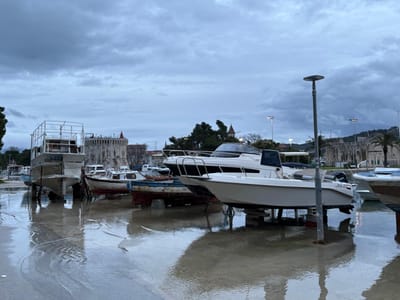 Nakon najava o uvođenju reda i uklanjanju u dva dana "groblje brodova" u Trogiru još je tu!