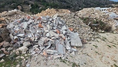 PORAZAN PRIZOR S BRAČA Građevinski i turistički otpad usred prirode kod Bobovišća