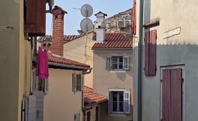 KAOS POREZNE UPRAVE Ljudima stižu i porezi na nekretnine čiji nisu vlasnici: "Ako ste dobili ovo, nemojte platiti!"