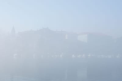 Oblačno uz mjestimičnu maglu, vidljivost ponegdje i manja od 200 metara!