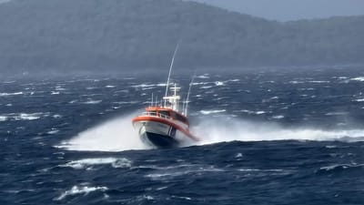 Lučka kapetanija Rab isplovila po strahovitoj buri od 234 km/h da bi prevezli pacijenticu