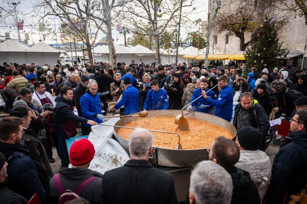 BADNJAK U SPLITU 5000 porcija bakalara u "mega teći"