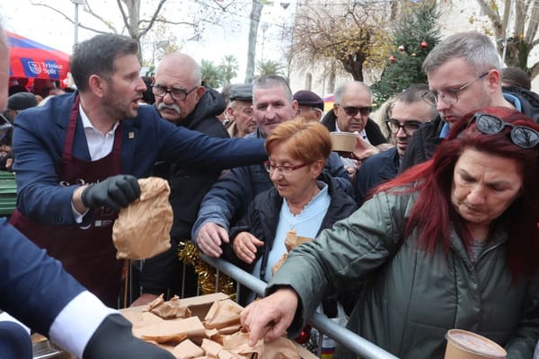U Splitu podijeljeno pet tisuća porcija bakalara