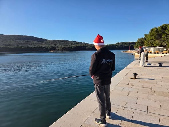 BOŽIĆNO UDIČARENJE Na Cresu je bilo zabavno i sunčano u režiji ŠRD "Parangal"