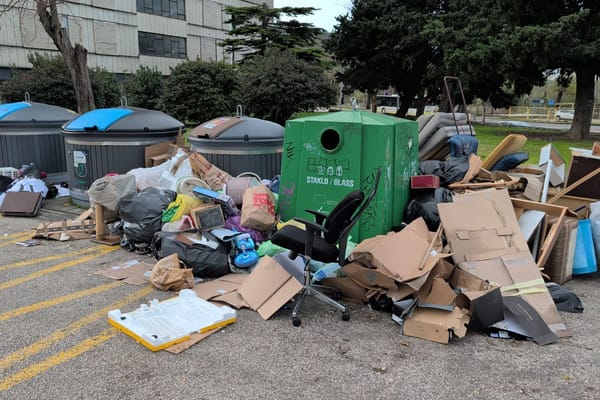 BOŽIĆNA KRITIKA Čitatelj iz Splita: "Grad je ovih blagdana otvoreni muzej zapuštenosti, umjesto božićnog ugođaja imamo smeće"