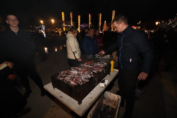 VIR Velika fešta s lignjama na šporko nakon "Lignjijade", upaljena druga adventska svijeća