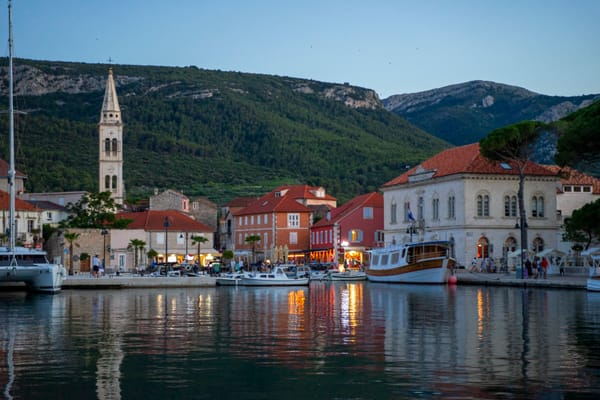 ČAROLIJA U JELSI Vraća se kazališna magija, a prosinac je pun predstava!