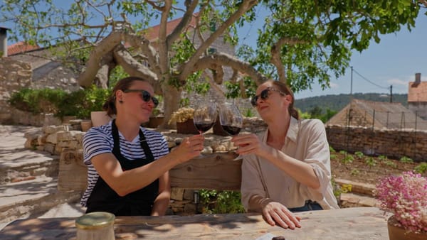 Na HRT-u počinje prikazivanje druge sezone serijala „Dalmatinska marenda“