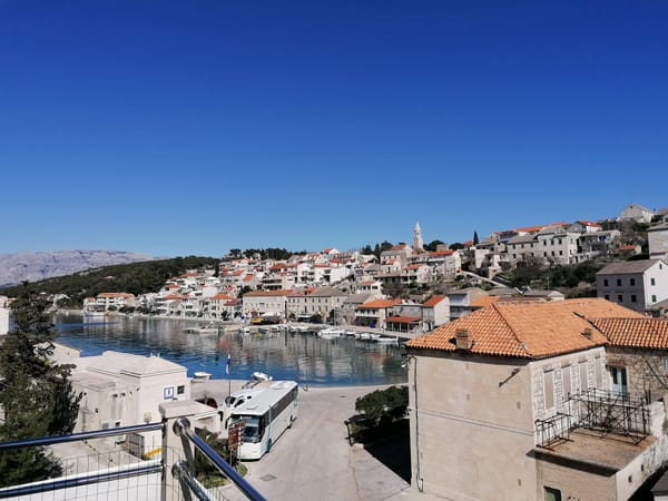 "PET DO 12 ZA SPAS MJESTA" Vapaj mještana Povlja: "Želimo živjeti, ali treba nam brodska linija i malo pažnje!"