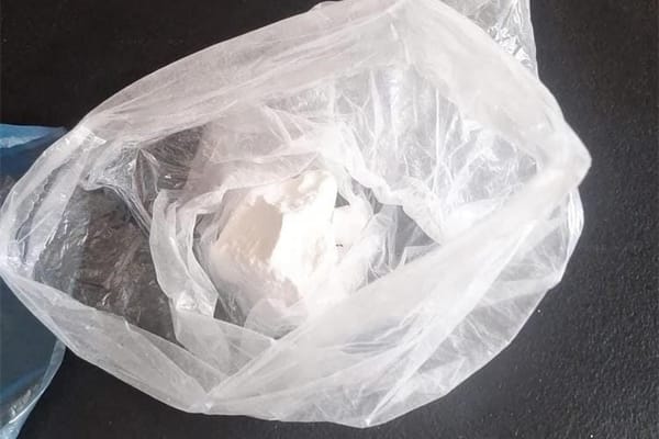 Tipu usred Splita oduzeta hrpa kokaina