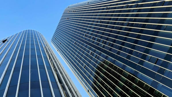 Skočio sa splitskog Dalmatia Towera pa sletio na auto