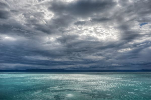 Bura slabi, poslijepodne se očekuju povremeni pljuskovi