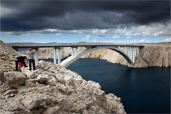 Bura "zatvorila" Paški most, otok odsječen od kopna!