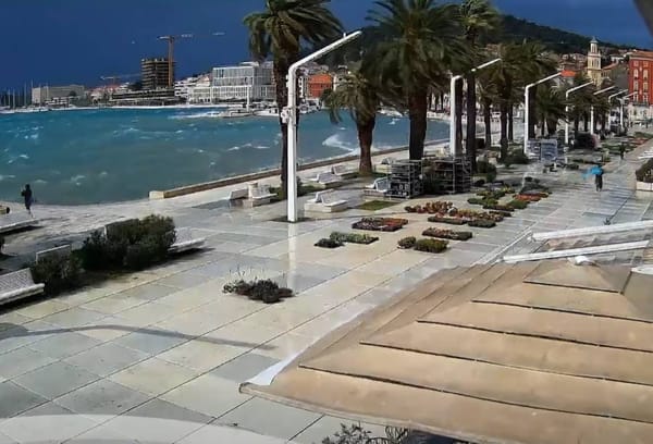 Dok Rijeku "dere" bura, u Splitu je "na sceni" jugo!