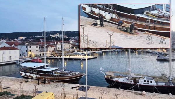 U supetarskoj luci vrše radove na mini-kruzeru: "Stoji nam u ugovoru da ne smijemo, ali nemamo izbora - svaki otok bi trebao imati dva škvera!"