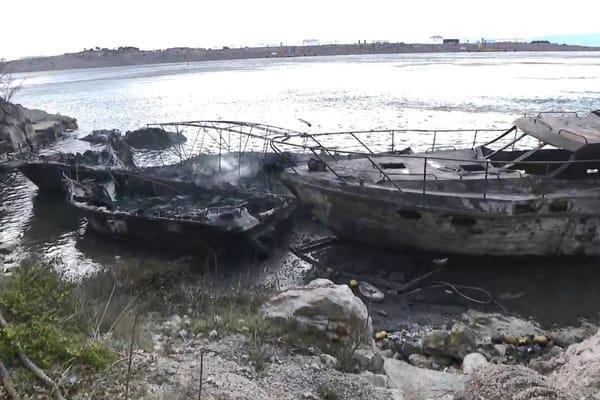 Požar u Omišlju zahvatio je čak šest brodica