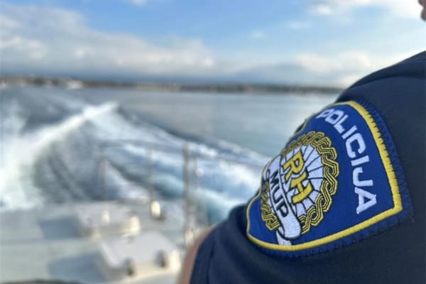 Mladi vozač sletio s ceste u Vrani i teško se ozlijedio