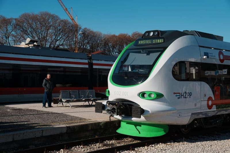 ZELENO SAMO ZELENO Na relaciji Split - Kaštel Stari  - Split prometuje prvi baterijski vlak