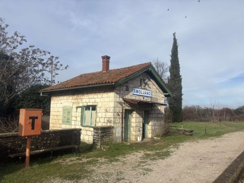 Katastrofalno stanje istarske željezničke stanice. HŽ: "Obnova je planirana za drugu polovinu 2026."