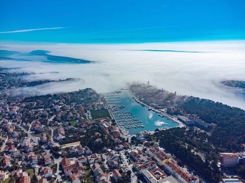Iznadprosječno topla i pretežno sunčana subota uz niske oblake i gustu maglu!
