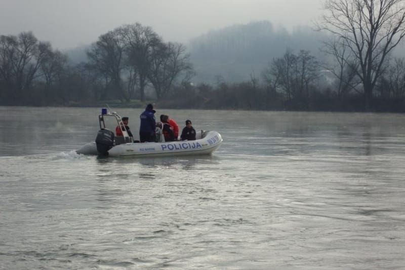 Drama na rijeci Uni! Upravo traje akcija spašavanja: "Prevrnuo se čamac, jedna se osoba utopila"