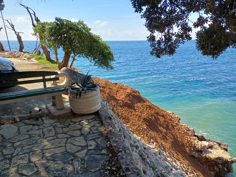 DIVLJAŠTVO NA PELJEŠCU Stotine kubika zemlje za vikend istresli u ovaj prekrasan obalni okoliš - Kazne za ovo su ogromne!