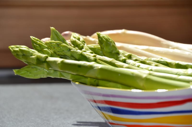 ŠPAROGE NA GRADSKIM TRŽNICAMA Koliko ove godine koštaju i kako ih zakonito brati?