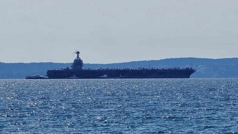 Nuklearni nosač zrakoplova Ford napustio splitski akvatorij!