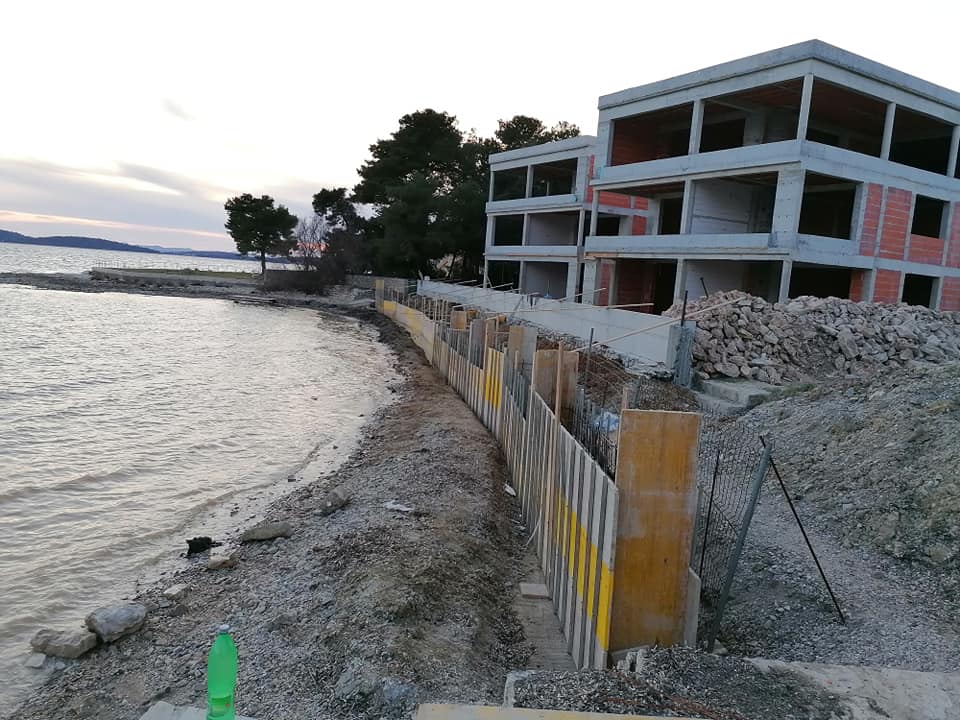APSURDISTAN Kako u Sukošanu otimaju obalu i more te privatiziraju pomorsko dobro