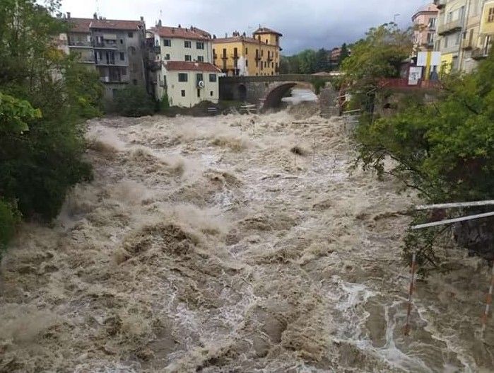 DRAMATIČNE SNIMKE Nevrijeme na sjeveru Italije nosi sve pred sobom, propadaju kuće, ima mrtvih i ranjenih