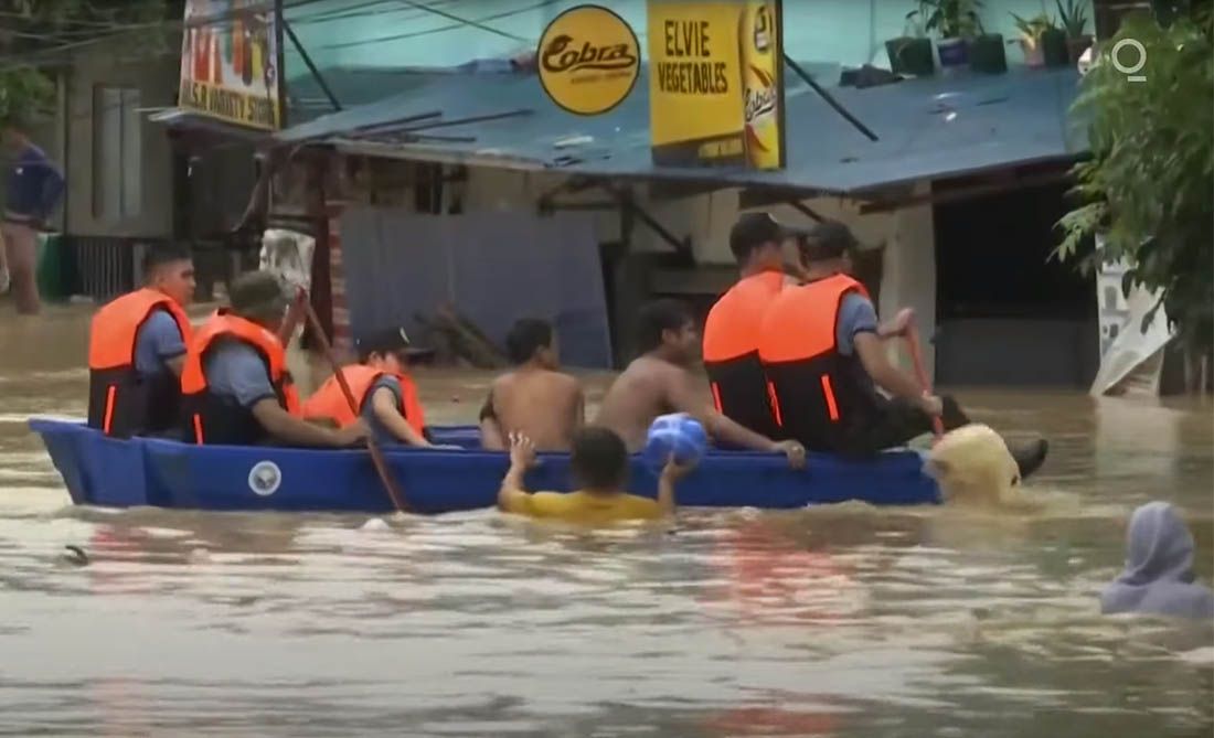Tajfun Vamco pogodio Filipine i odnio najmanje 39 života – Ljude iz kuća spašavaju čamcima