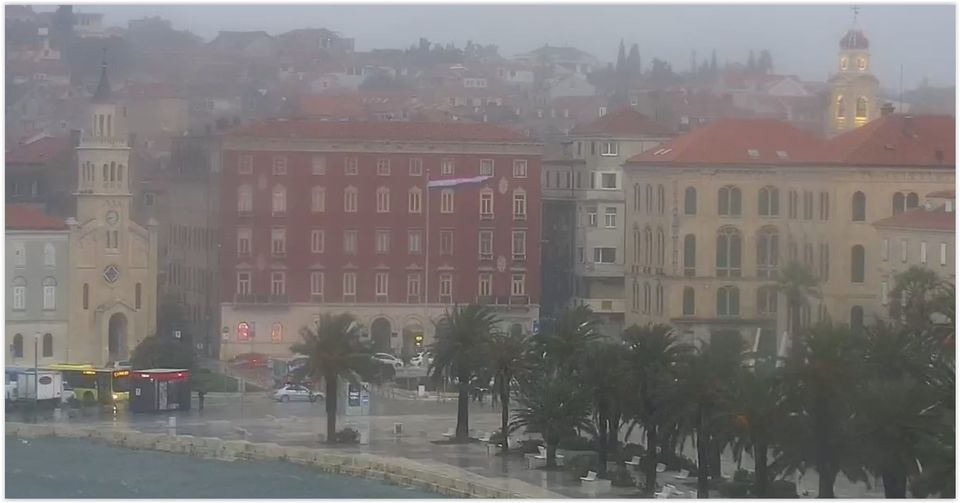 STIGLA HLADNA FRONTA Nevrijeme s tučom zahvatilo dio Dalmacije