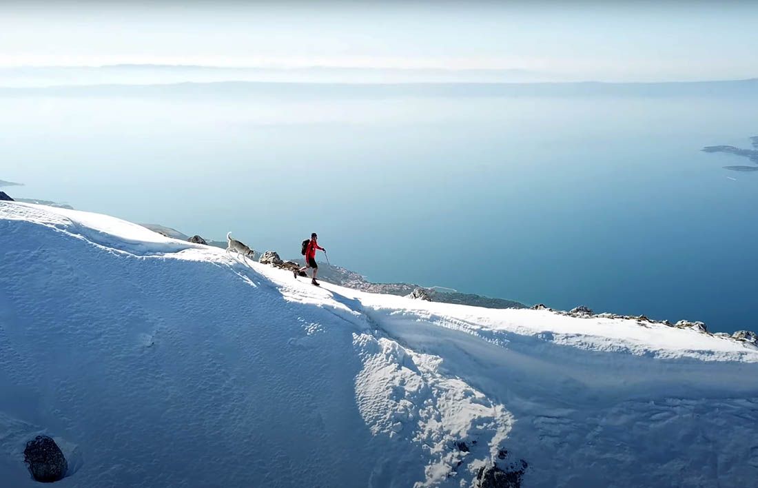 VIDEO Šetnja vrhom planine s nevjerojatnim pogledom na more