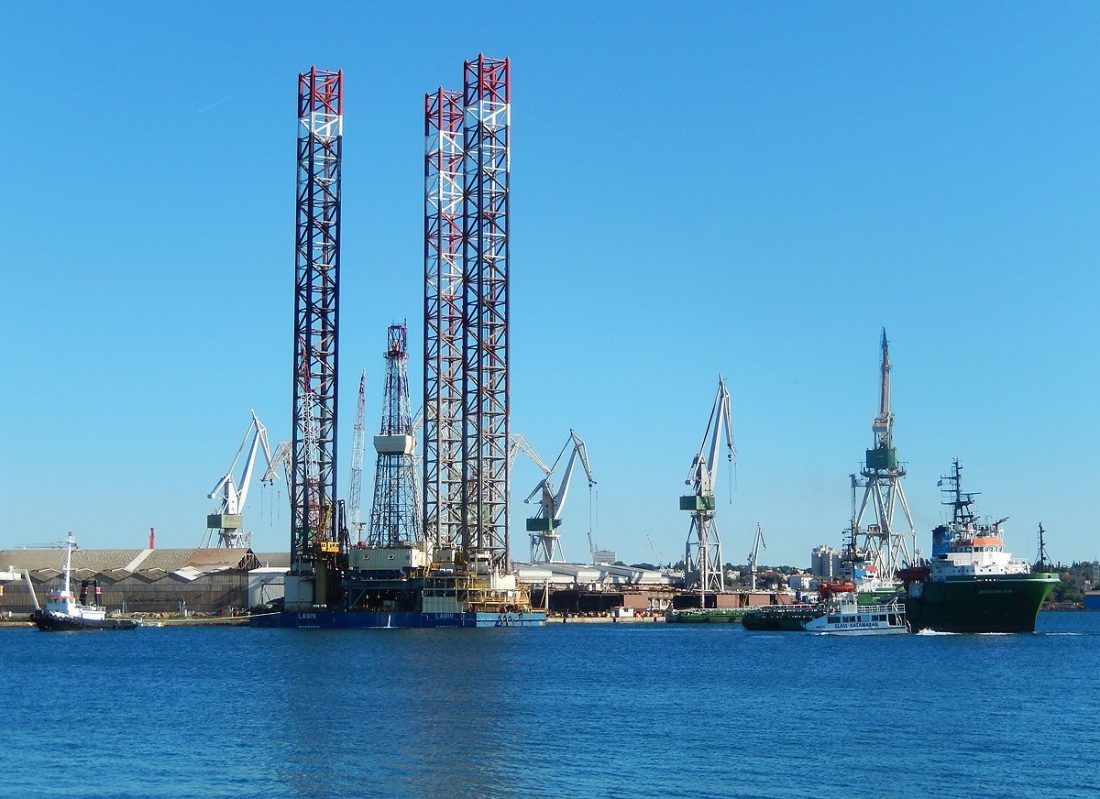 Golema 160-metarska platforma dotegljena u brodogradilište Uljanik