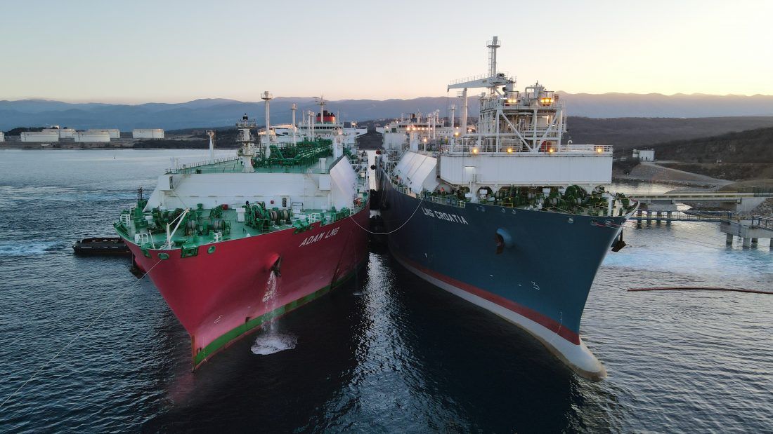 STIGAO LNG ADAM Tek drugi tanker za ukapljeni plin u Omišlju od početka rada terminala