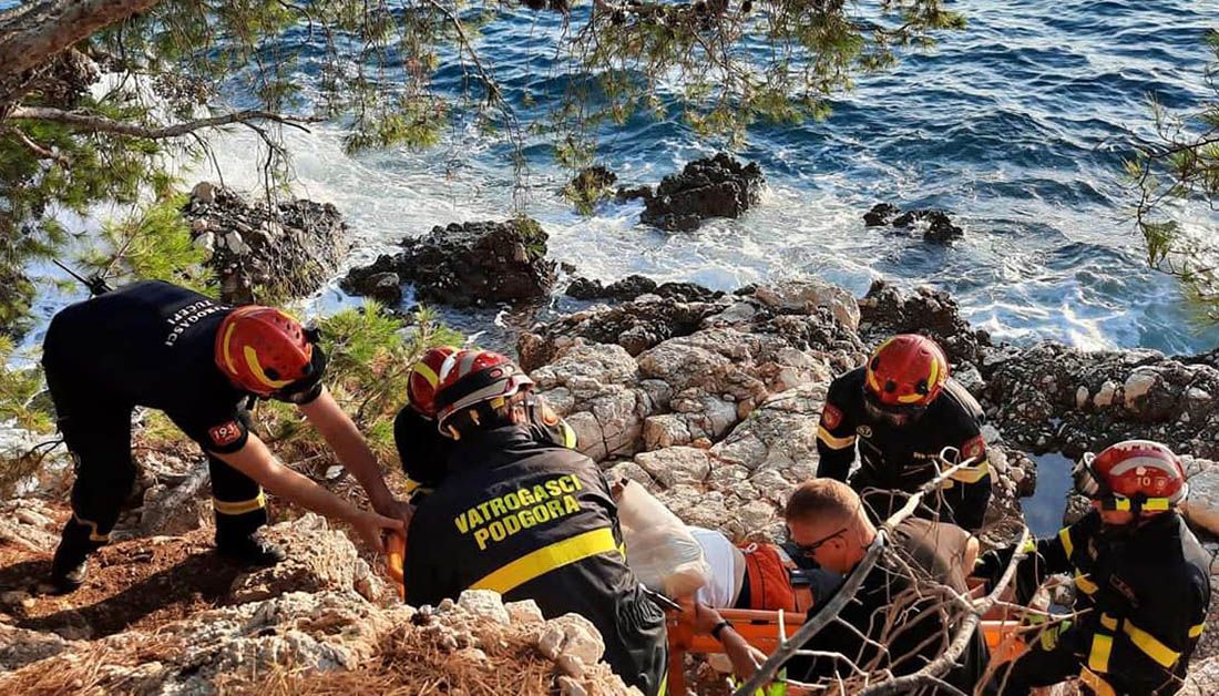 Čovjek pao sa stijena na škrape u Podgori – Izvlačili ga vatrogasci