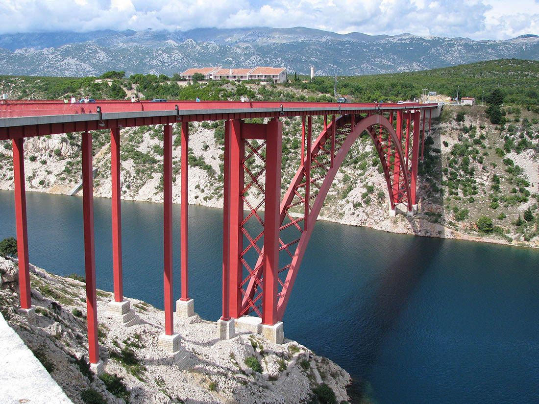S Masleničkog mosta se bacio muškarac