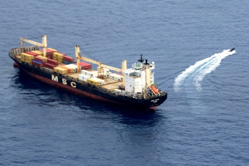 FOTO Ruska mornarica spasila pomorce teretnjaka od napada naoružanih pirata