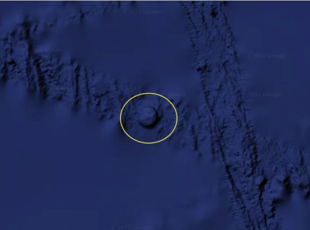 Satelitska snimka neobičnog kružnog oblika na dnu oceana izazvala raspravu na internetu