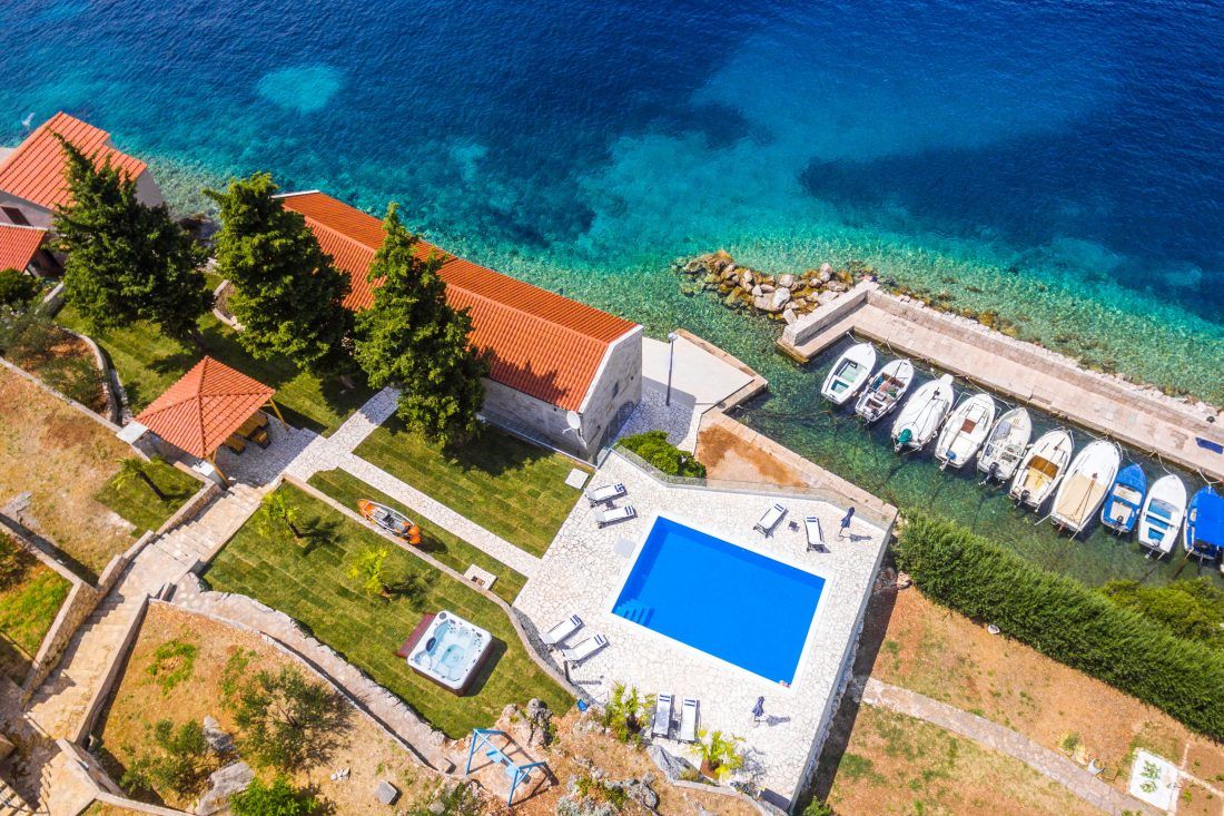 Osvanuo atraktivan oglas za posao: Traže se osobe koje će testirati sadržaje luksuzne vile na Korčuli