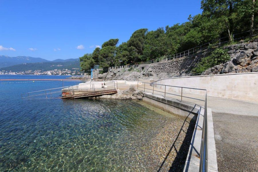 Nakon sezone kupanja kreće prilagodba plaže Ploče osobama s invaliditetom
