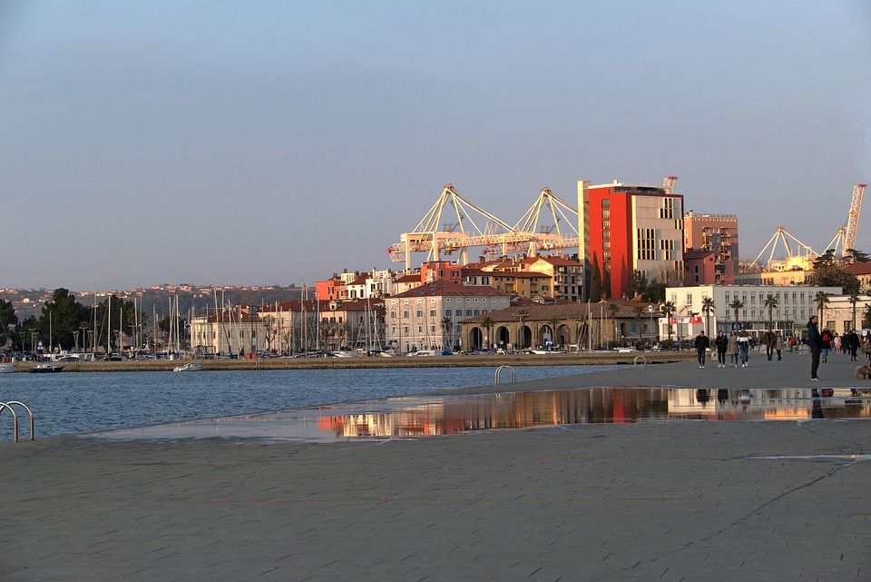 Kritično kod susjeda: Zbog suše nema tuširanja na plaži, zalijevanja javnih zelenih površina ni punjenja bazena